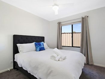 Alpine Knights Stylish Luxury - Goulburn Accommodation 0