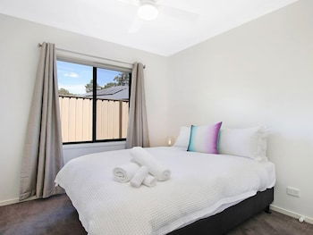 Alpine Knights Stylish Luxury - Goulburn Accommodation 4