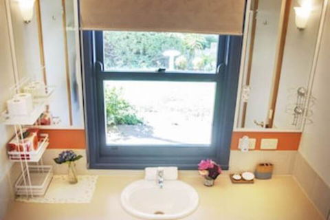 Artee House - A Bright Escape - Goulburn Accommodation 6