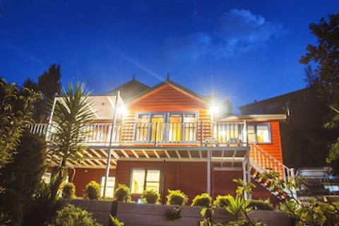 Artee House - A Bright Escape - Goulburn Accommodation 0