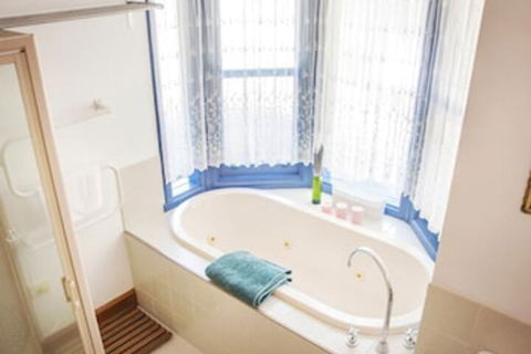 Artee House - A Bright Escape - Goulburn Accommodation 4