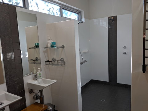 Hanover Bay Apartments - Goulburn Accommodation 5