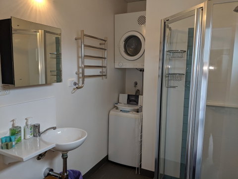 Hanover Bay Apartments - Goulburn Accommodation 3