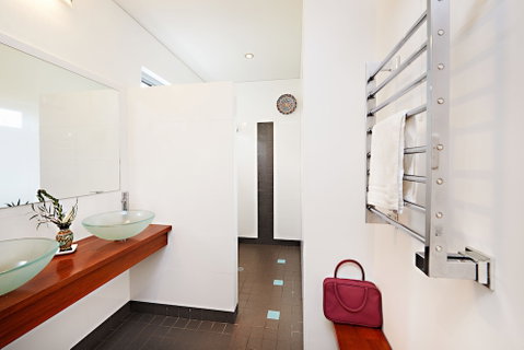 Hanover Bay Apartments - Goulburn Accommodation 4