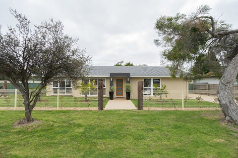 Xanadu Shores - Goulburn Accommodation 1