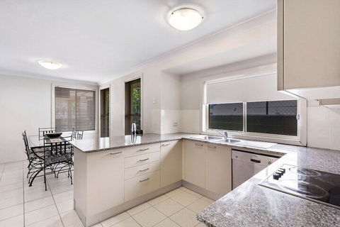 Alida Place 1 Lagoons Estate - Goulburn Accommodation 3