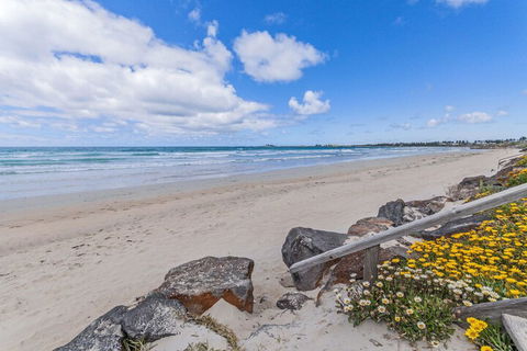 Aqua Mist Seascape - Goulburn Accommodation 3