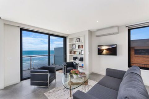 AQUA MIST PENTHOUSE - Goulburn Accommodation 0