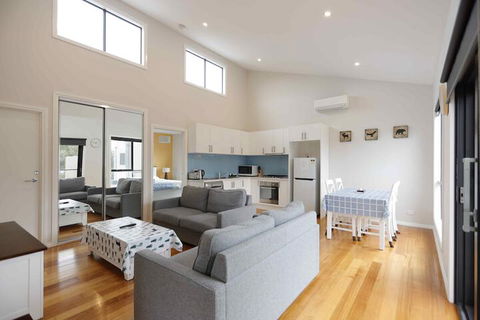 Apollo Bay Seal Apartments - Goulburn Accommodation 3