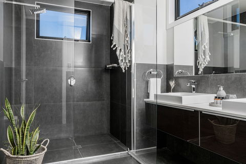 A PERFECT STAY - Catalina's - Goulburn Accommodation 5