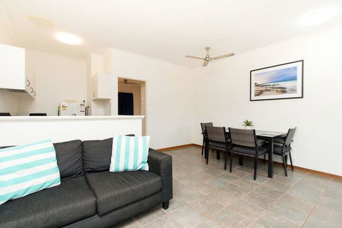 Cable Beach Apartments - Goulburn Accommodation 5