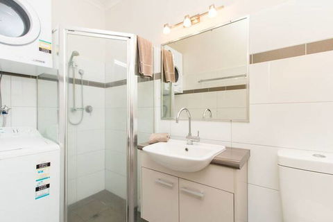Cable Beach Apartments - Goulburn Accommodation 7