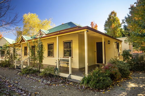 Autumn Beauty 4 - Goulburn Accommodation 2