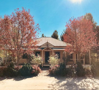 Autumn Beauty 4 - Goulburn Accommodation 0