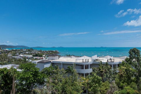 Views From Golden Orchid - Airlie Beach - Goulburn Accommodation 2