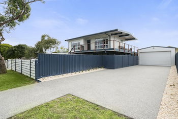 Upstairs Cottage On Beachurst - Goulburn Accommodation 0