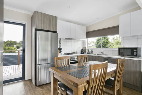 Upstairs Cottage On Beachurst - Goulburn Accommodation 1
