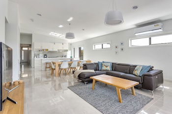 Diamond Bay Beach House - Goulburn Accommodation 0