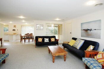 Beach Comber - Goulburn Accommodation 4