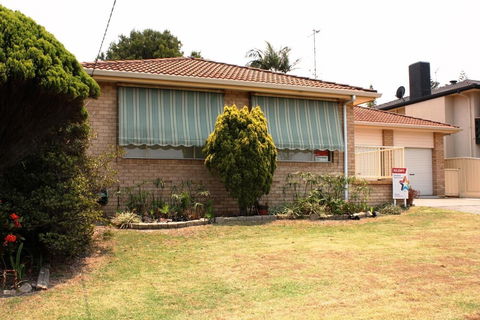 Beach Comber - Goulburn Accommodation 0