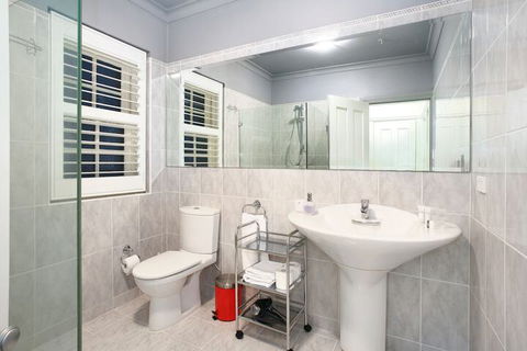 Art Deco In The Cul-de-Sac - Goulburn Accommodation 4