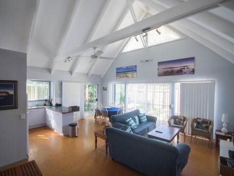 Affordable Twin Peaks 1 - Goulburn Accommodation 5