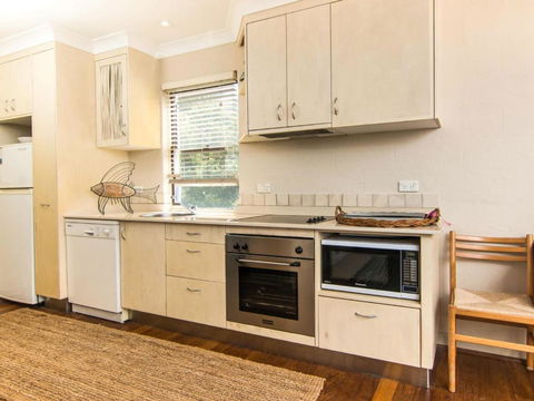 Middles Villa Manyana 02 - Goulburn Accommodation 4