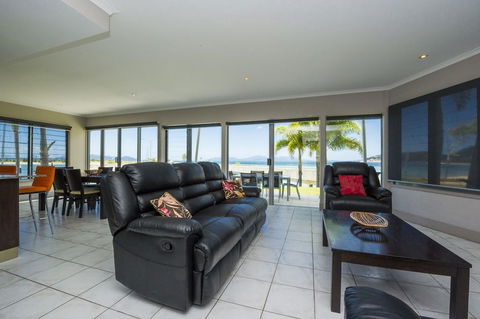 Magnetic Docks Townhouse 1 - Goulburn Accommodation 2