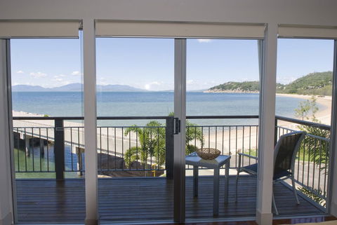 Magnetic Docks Townhouse 1 - Goulburn Accommodation 3