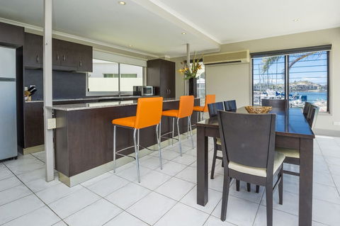 Magnetic Docks Townhouse 1 - Goulburn Accommodation 5