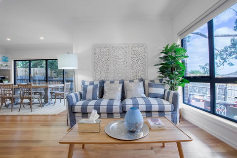 AUJOY 3 Bed Townhouse Burwood 1 - Goulburn Accommodation 5