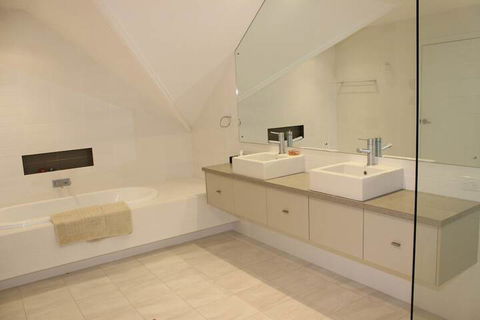 Ama Worimi - Goulburn Accommodation 7
