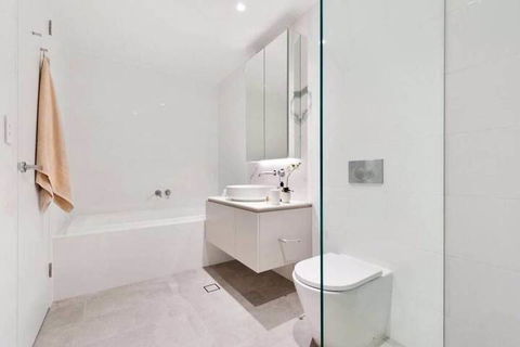 Brand New Lux Water View 3bd With Parking - Goulburn Accommodation 6