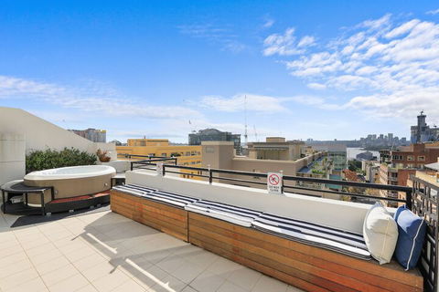 Darling Harbour Penthouse Views & Hot Tub - Goulburn Accommodation 1