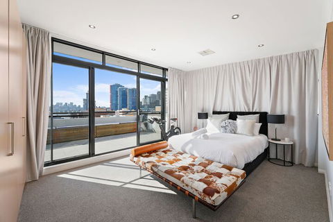 Darling Harbour Penthouse Views & Hot Tub - Goulburn Accommodation 3