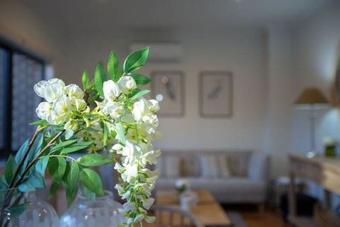AUJOY 4 Bed Townhouse Burwood 2 - Goulburn Accommodation 7