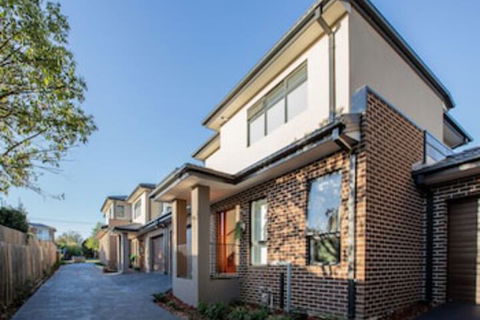 AUJOY 4 Bed Townhouse Burwood 2 - Goulburn Accommodation 0