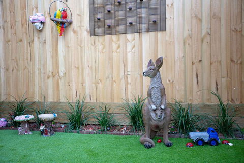 AUJOY 3 Bed Townhouse Burwood 3 - Goulburn Accommodation 1