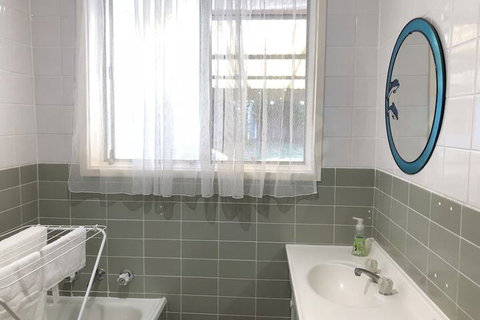 Canberra Entire House 3 Bedroom - Goulburn Accommodation 7