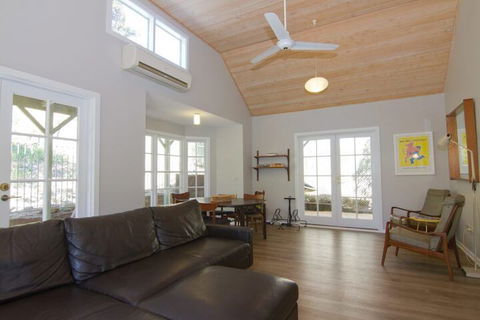 Atticus Cottage - Goulburn Accommodation 2