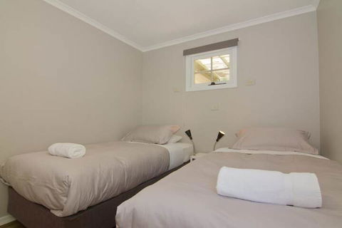 Atticus Cottage - Goulburn Accommodation 5
