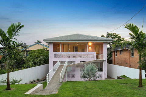 A PERFECT STAY Sunset Beach Summer Breeze - Goulburn Accommodation 1