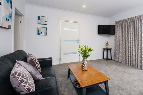 Albury Yalandra Apartment 3 - Goulburn Accommodation 3