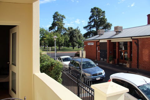 Adelaide Central Apartment - 3BR, 2Bath & Carpark - Goulburn Accommodation 6