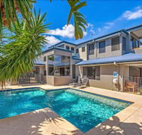 Gold Coast Stunning Waterfront Retreat by Hostrelax - Goulburn Accommodation