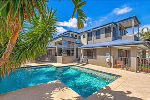 Gold Coast Stunning Waterfront Retreat By Hostrelax - Goulburn Accommodation 0