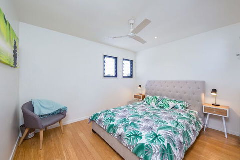 Gold Coast Stunning Waterfront Retreat By Hostrelax - Goulburn Accommodation 7