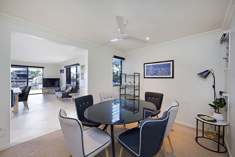 Gold Coast Stunning Waterfront Retreat By Hostrelax - Goulburn Accommodation 5