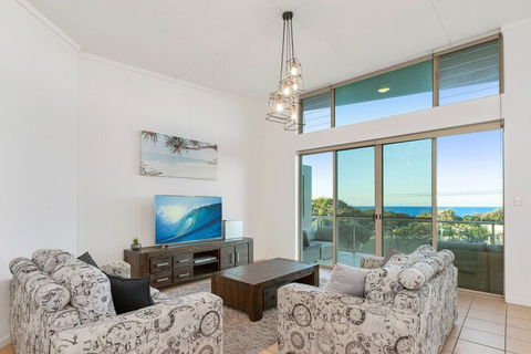 EXCLUSIVE OCEAN VIEW PENTHOUSE On MARINE PARADE - Goulburn Accommodation 0