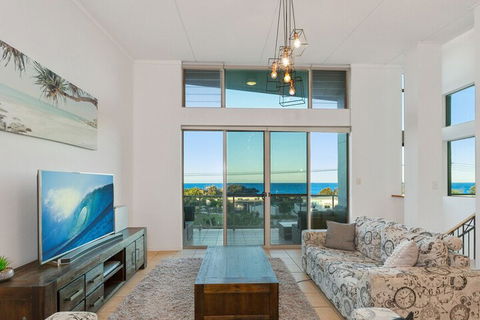 EXCLUSIVE OCEAN VIEW PENTHOUSE On MARINE PARADE - Goulburn Accommodation 6